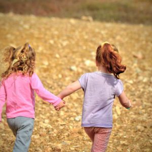 Dvejos skyrybos ir du vaikai.